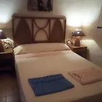Villa Encarna Alojamientos Turisticos Con Piscina Comunitaria